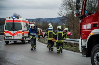 Korb: Frau kommt nach medizinischem Notfall von der B14 ab und muss reanimiert werden